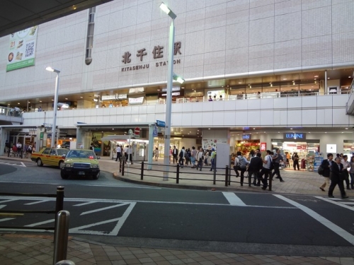 東京のナンパスポットで有名な北千住西口の画像